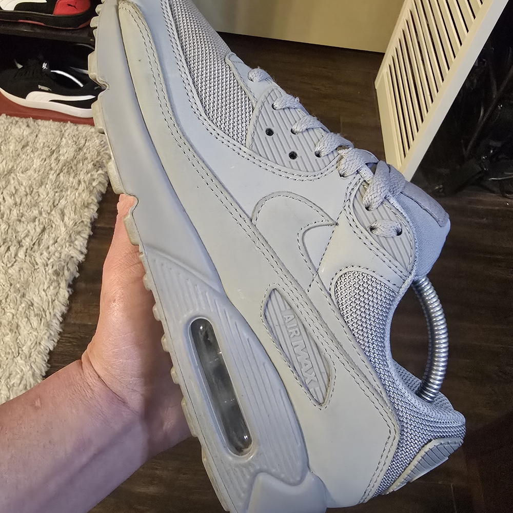 Nike Air Max 90 Wolf Gray Sneakers! 9M - Picture 2 of 8